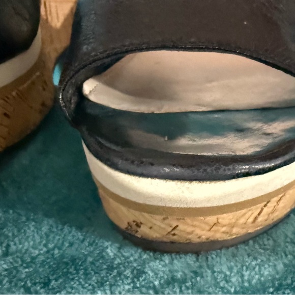 Elegant Black Platform Sandals - Picture 6 of 8